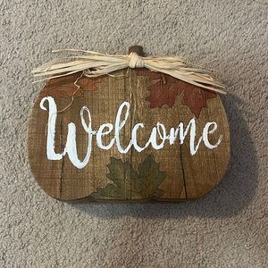 “Welcome” Fall Sign
